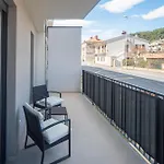 Apartments Lola & Bela